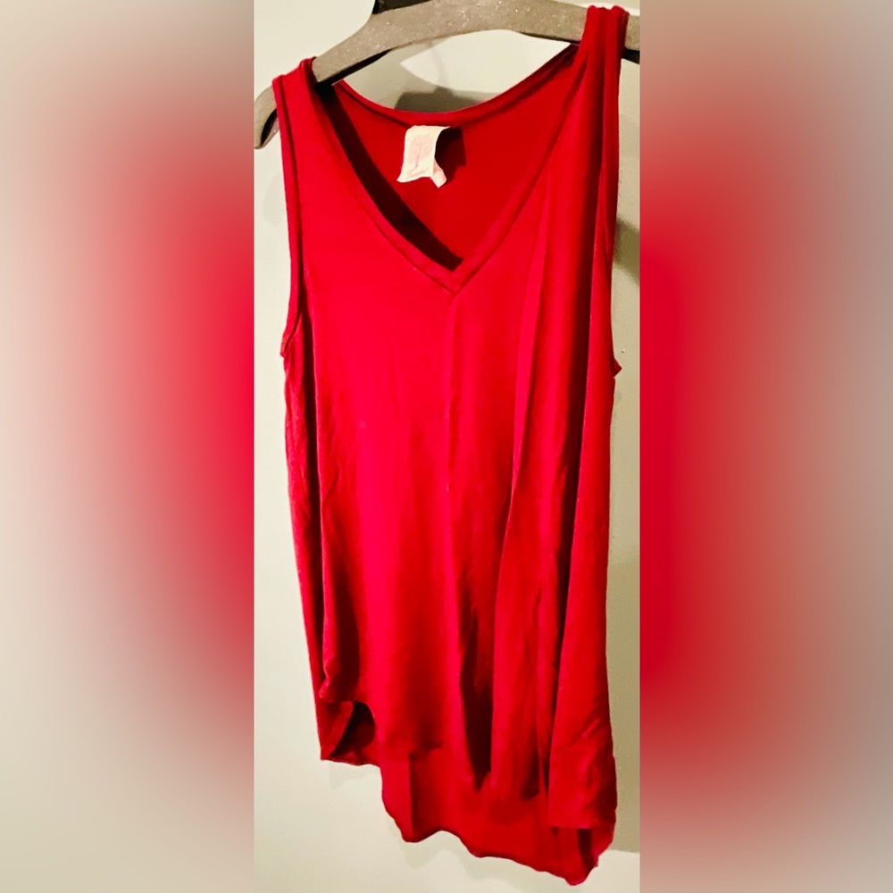 Freeloader Small Burgundy vneck sleeveless tank